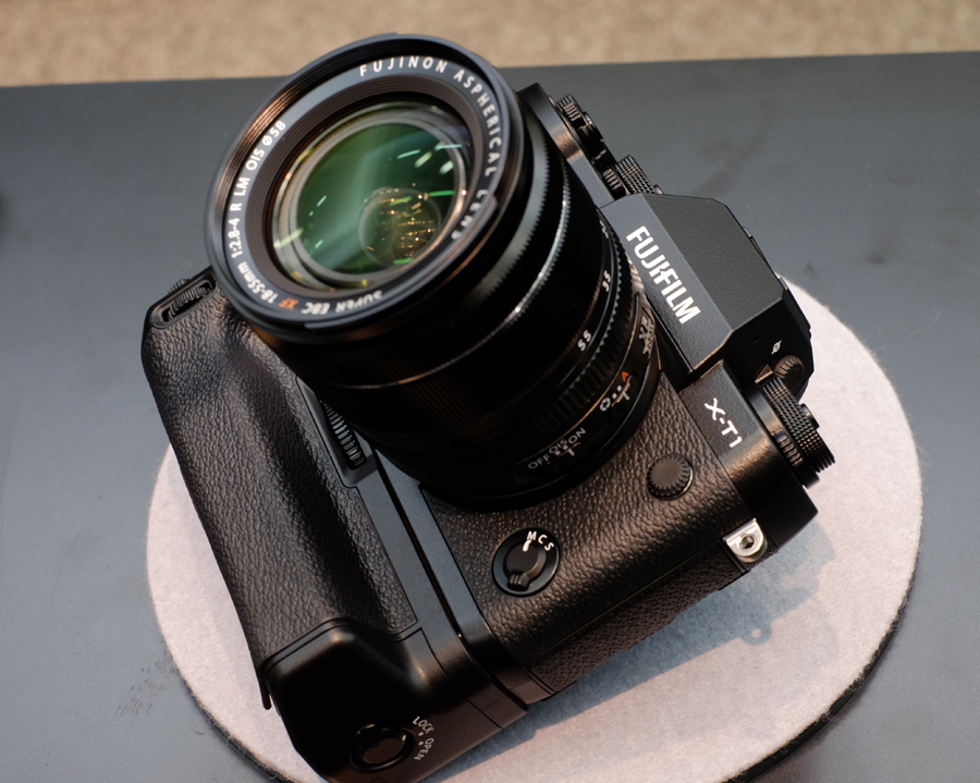 ニュース&トピックス:富士フィルム Xシリーズ X-T1 実機 ニュース&トピックス:富士フィルム Xシリーズ X-T1 実機