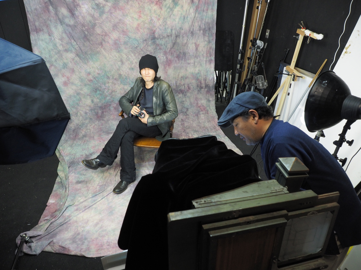 美品共箱付 明治16年◆ガラス板湿板写真『伊藤さんと中川さん』名古屋公園内写真館 明治 藤村 湿板写真 ガラス写真 古写真 アンティーク 19世紀 戦前 肖像写真