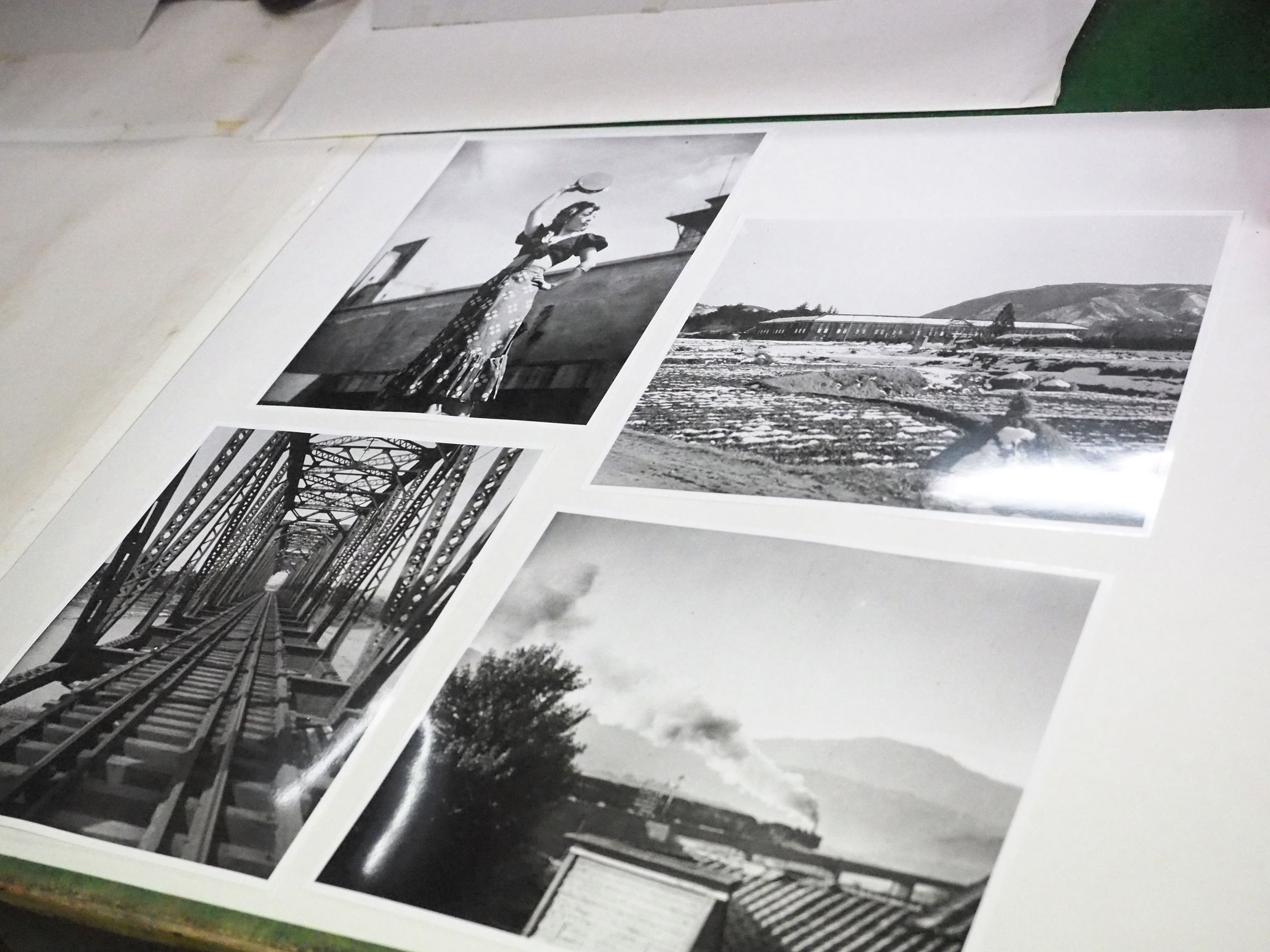 LINDSAY 琳是　作品 カラー　銀塩　暗室　　　　　手焼き　　写真作品 LINDSAY 琳是作品 モノクロ白黒銀塩暗室手焼き写真