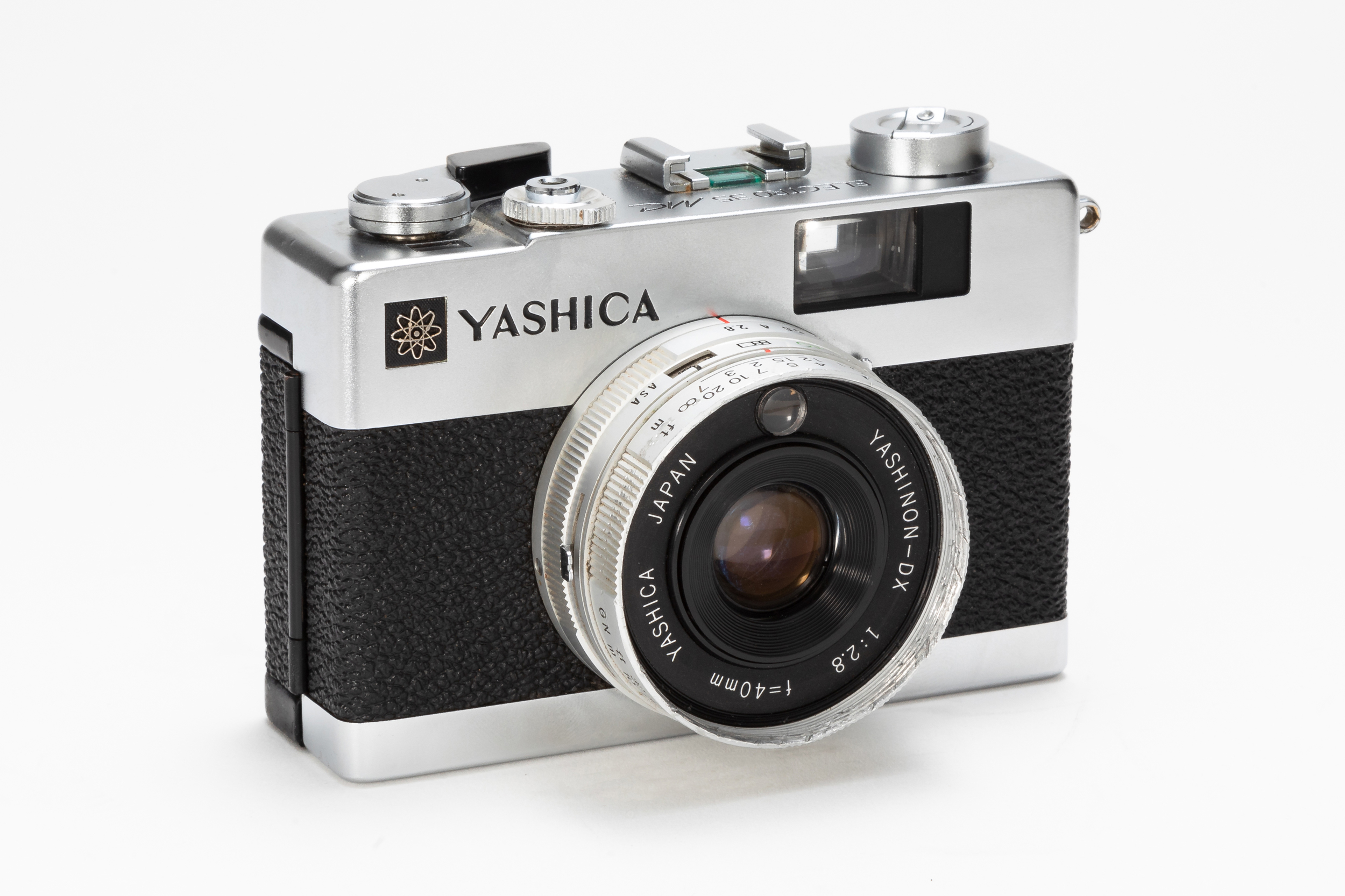 Shutter Girl World 驚くほどよく写るコンパクトフィルムカメラで作品制作 Yashica Electro 35 Mc ヤシカ エレクトロ 35 Mc 大村祐里子 カメラファン