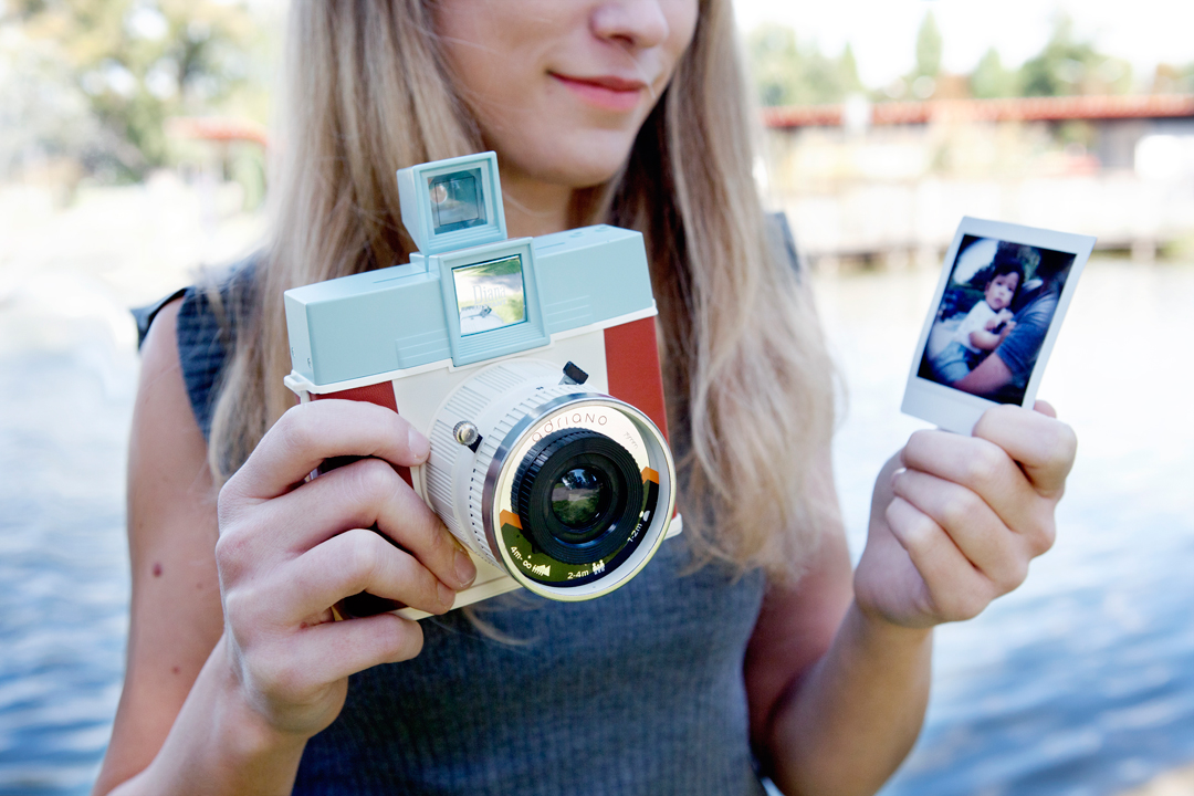 新製品ニュース：ロモからレンズ交換可能なスクエア型インスタント