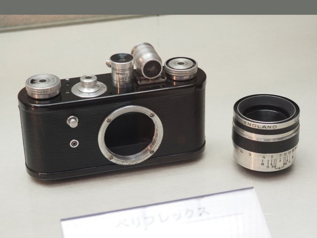 日本カメラ博物館特別展「イギリスカメラ展〜王国の気品マホガニー&ブラス」