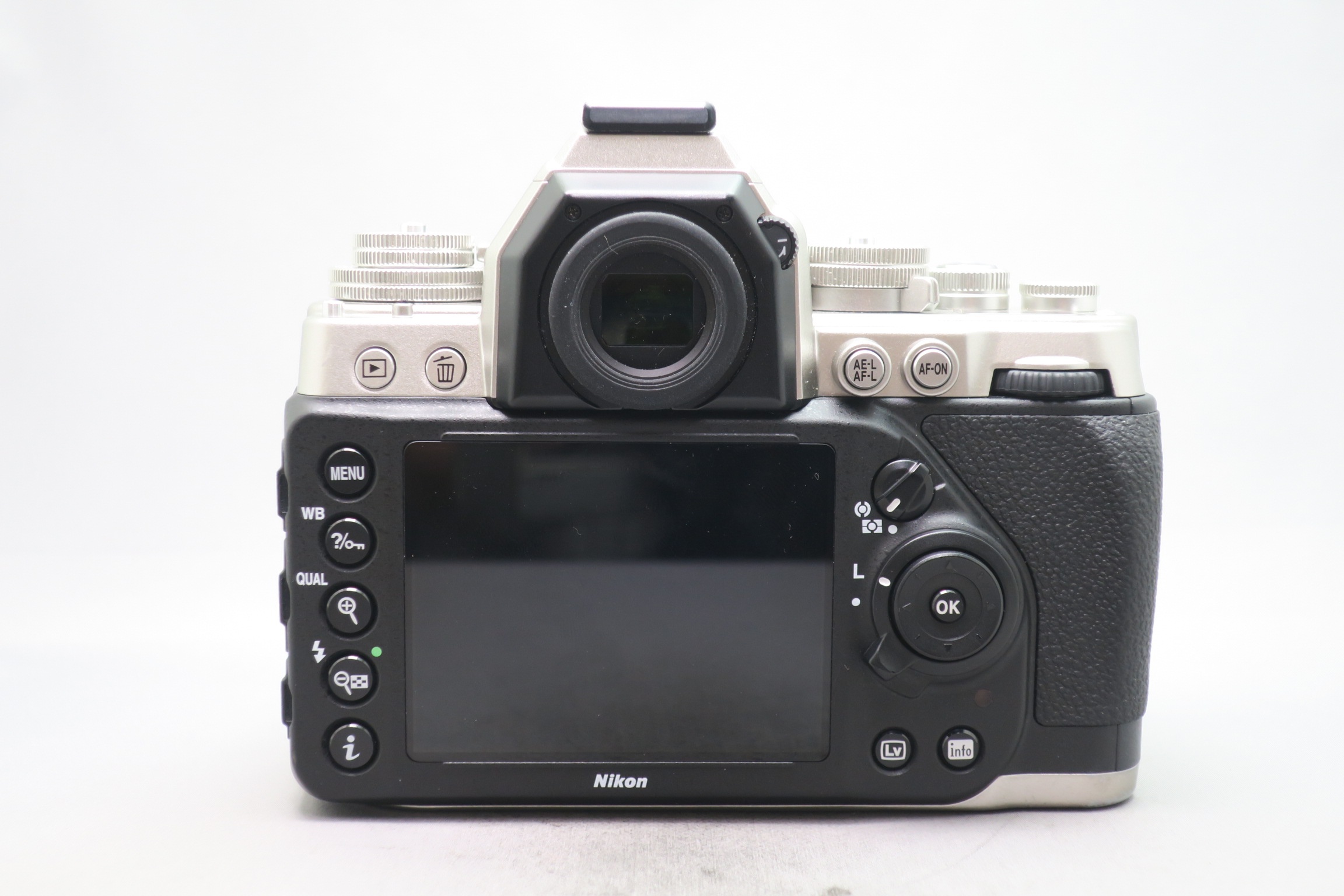 ニコン Df シルバー