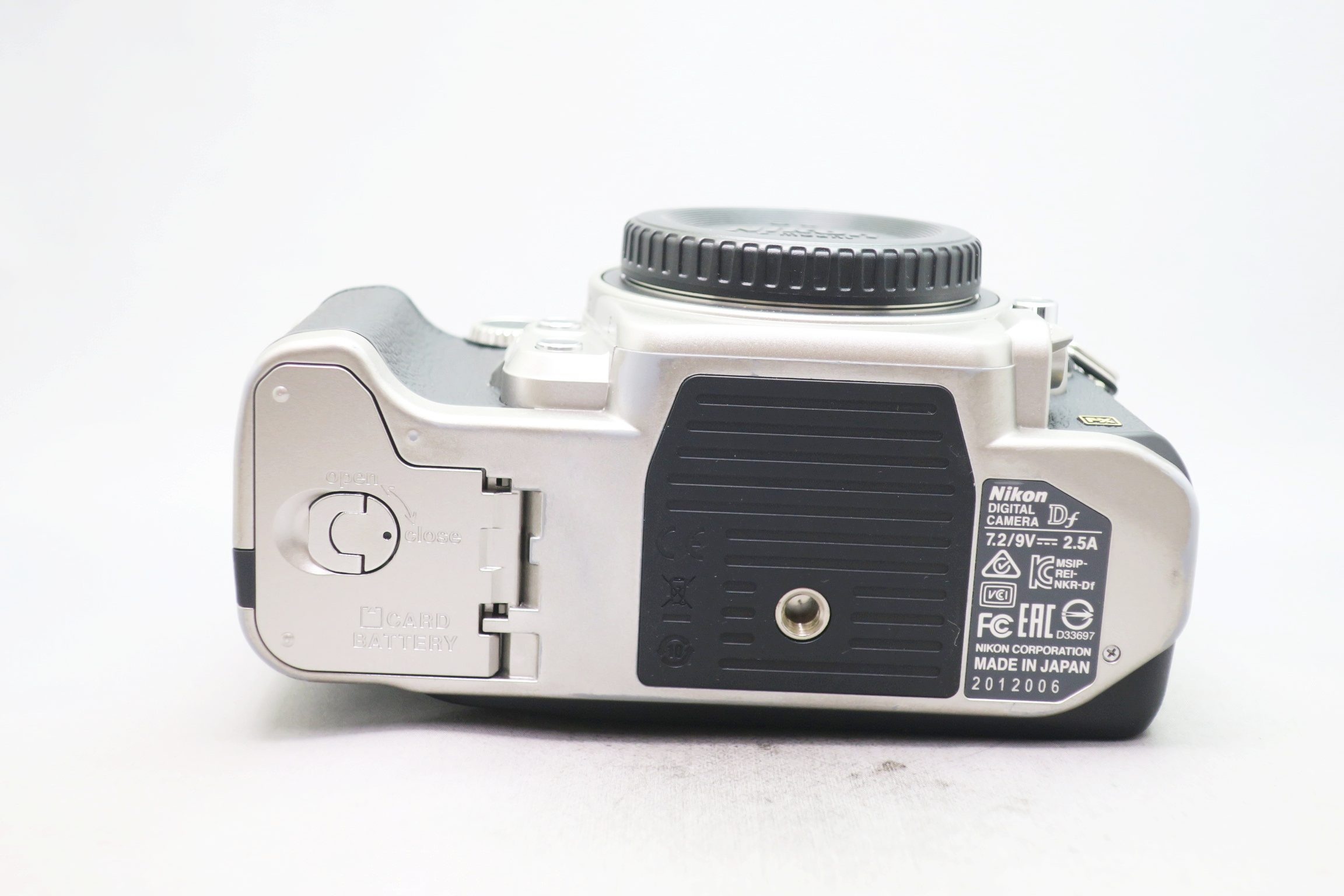 ニコン Df シルバー