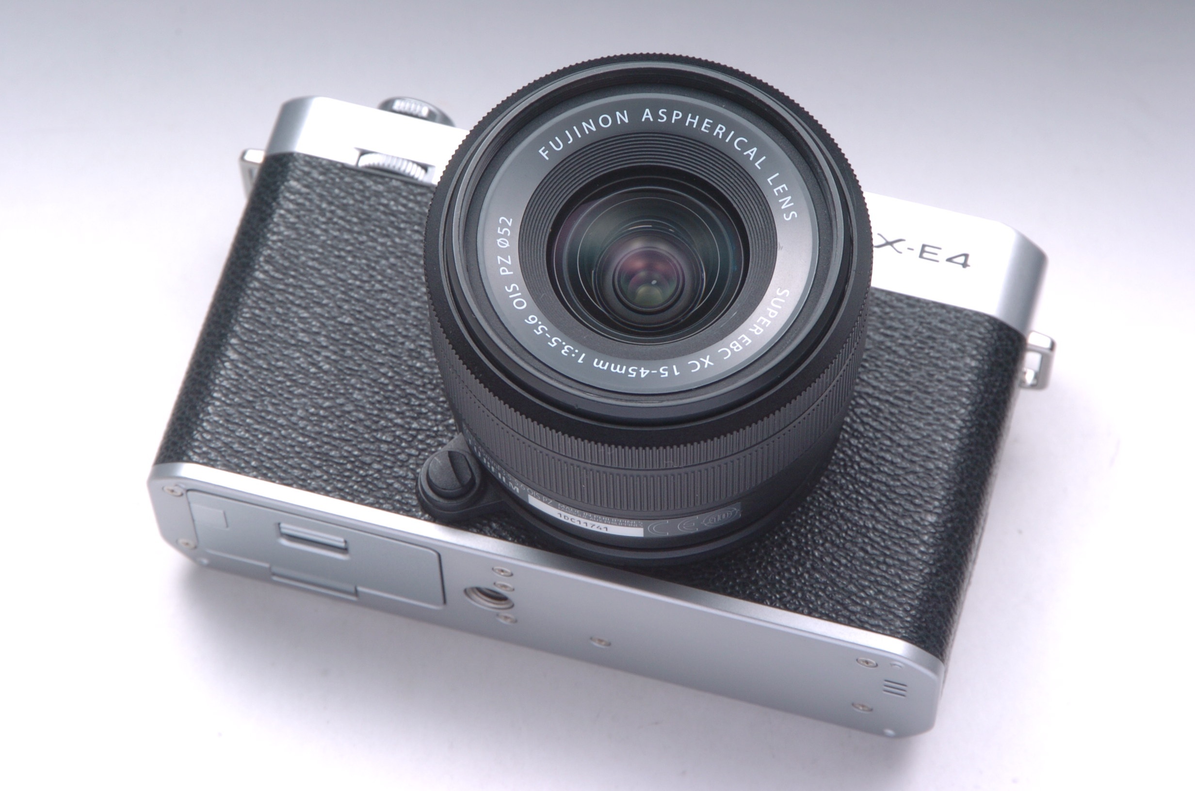 FUJIFILM X-E4 レンズキット [シルバー]