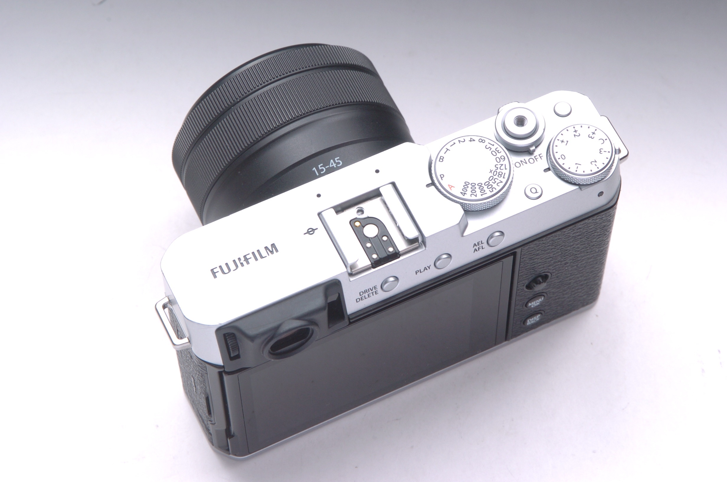 FUJIFILM X-E4 レンズキット [シルバー]