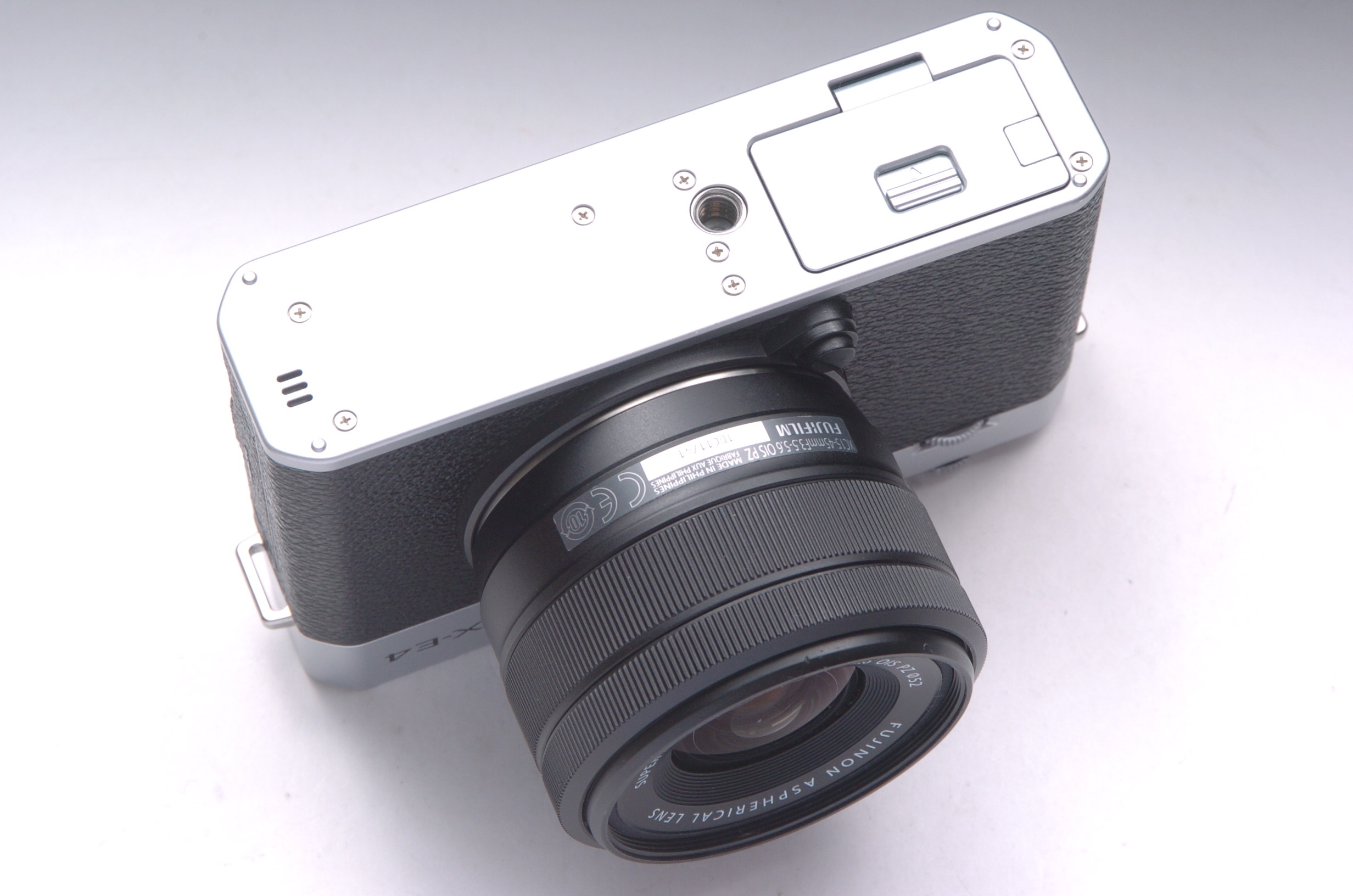 FUJIFILM X-E4 レンズキット [シルバー]