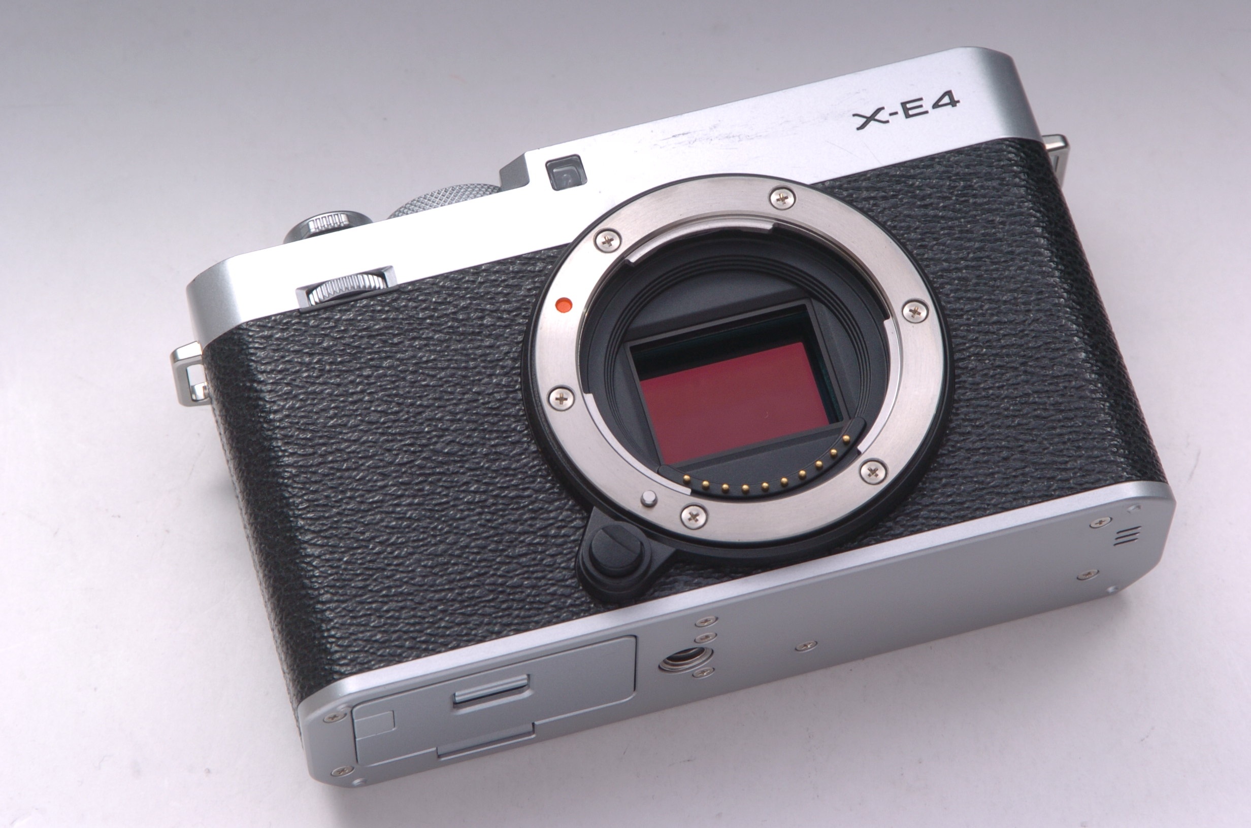 FUJIFILM X-E4 レンズキット [シルバー]