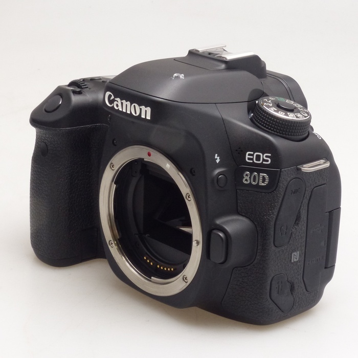 キヤノン EOS 80D ボデイ