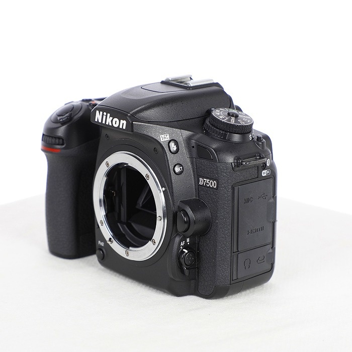 ニコン D7500 ボデイ