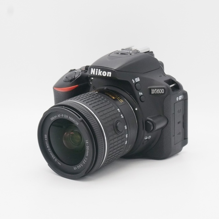 ニコン D5600 18-55VR レンズキツト