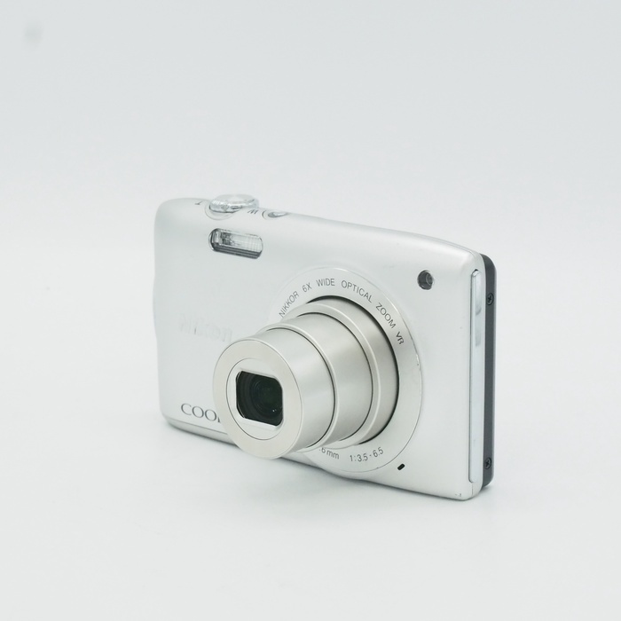 ニコン COOLPIX S3300 クリスタルシルバー