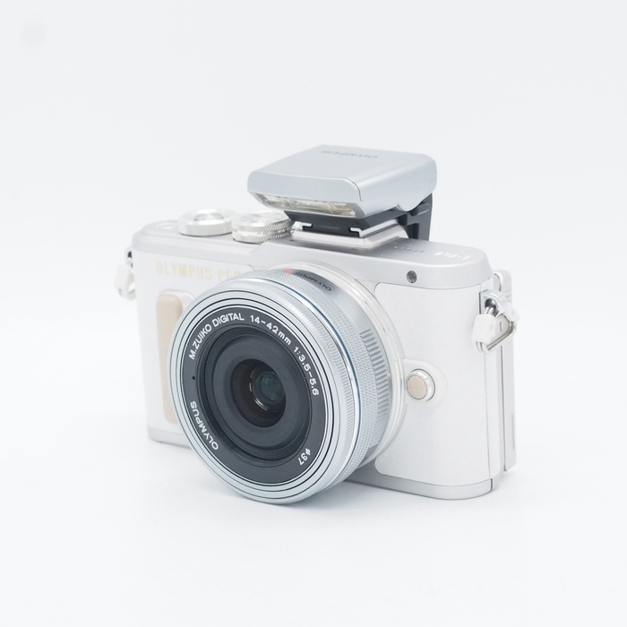 オリンパス E-PL8 14-42EZレンズキツト ホワイト
