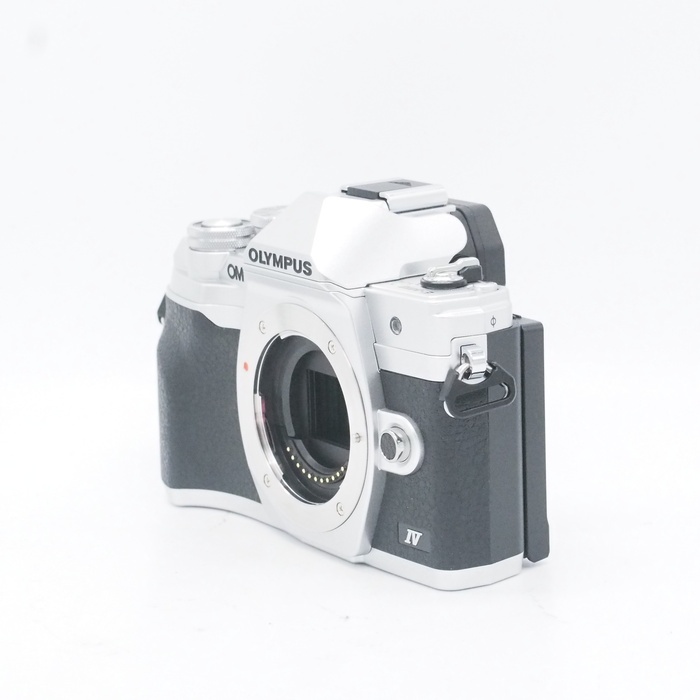 オリンパス OM-D E-M10 MARK4 ボデイ シルバー