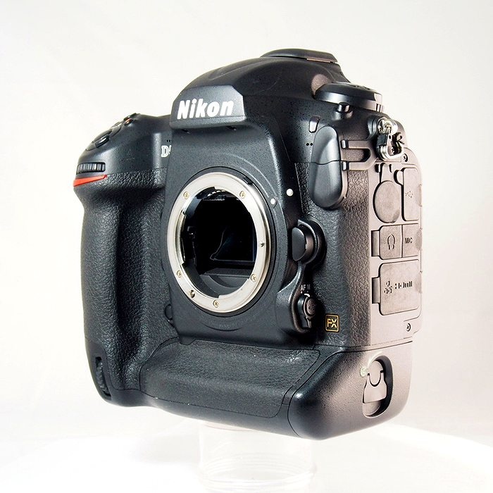 ニコン D5 (XQD-TYPE)