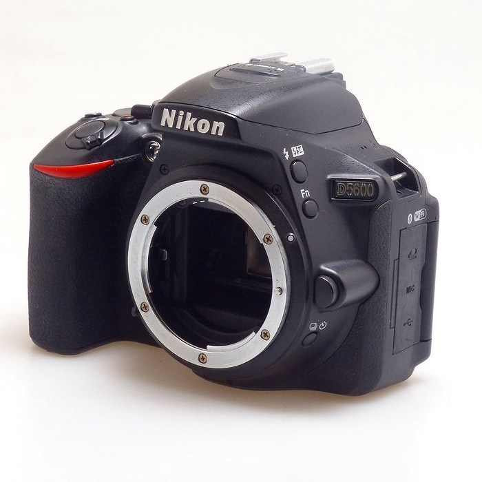 ニコン D5600 ボデイ