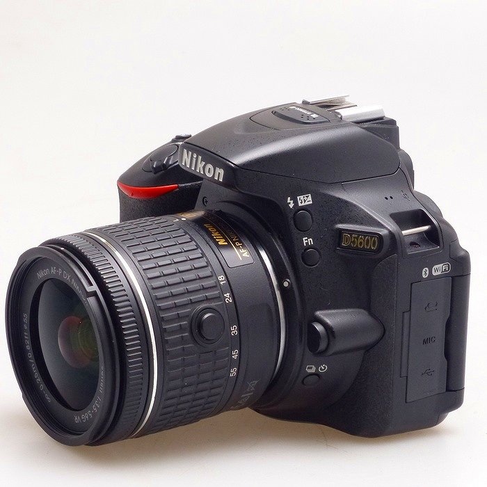 ニコン D5600 18-55VR レンズキツト