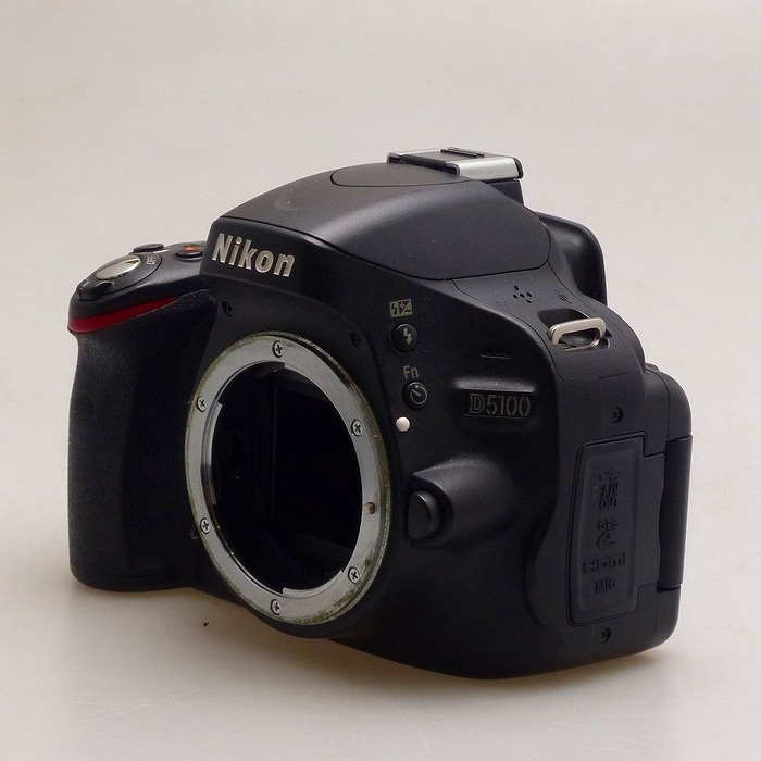 ニコン D5100