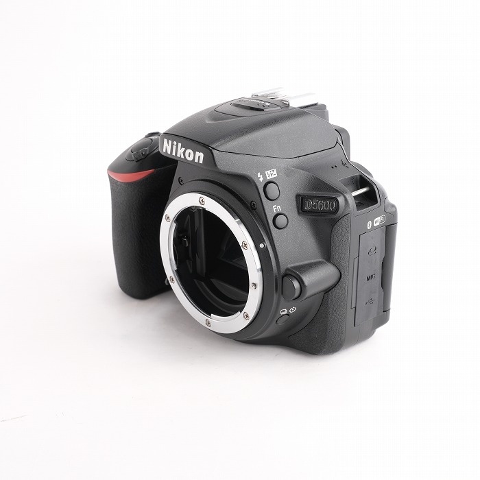 ニコン D5600 ボティ