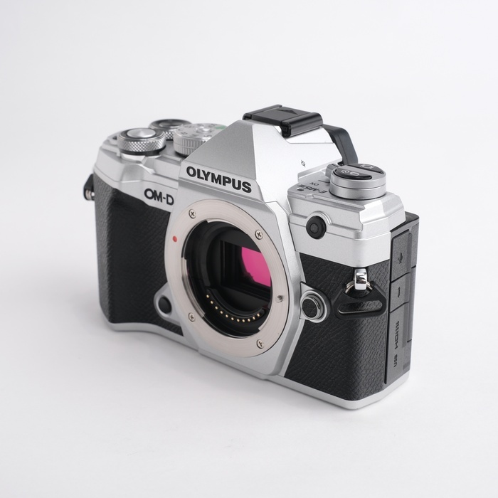 オリンパス OM-D E-M5 MARKIII ボディ シルバー