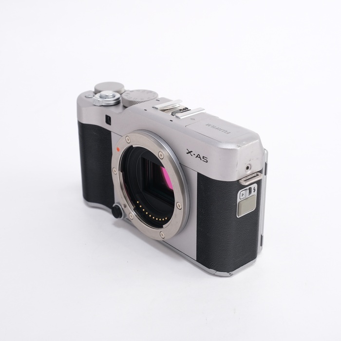 フジフイルム X-A5 ボディ シルバー