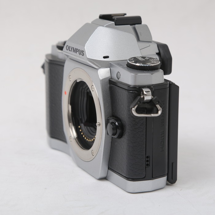オリンパス OM-D E-M5 ボデイ シルバー