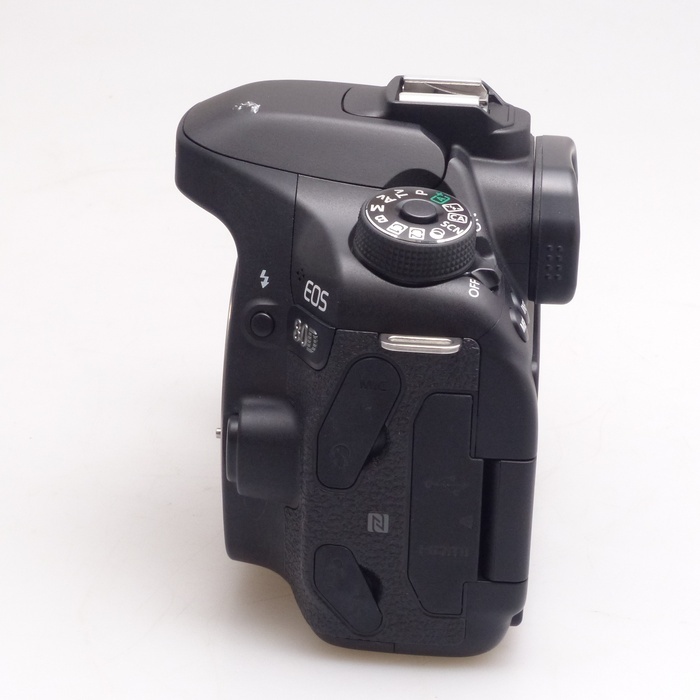 キヤノン EOS 80D ボデイ