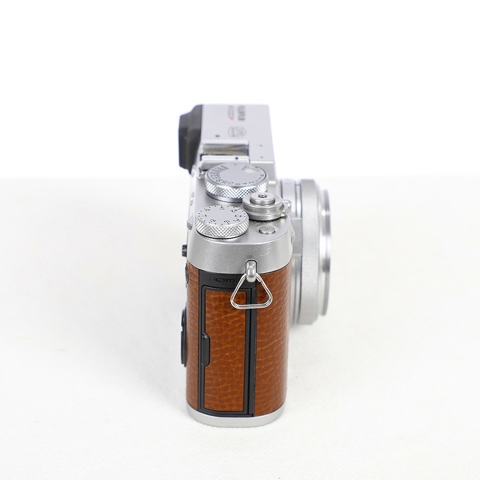 フジフイルム X100F ブラウン