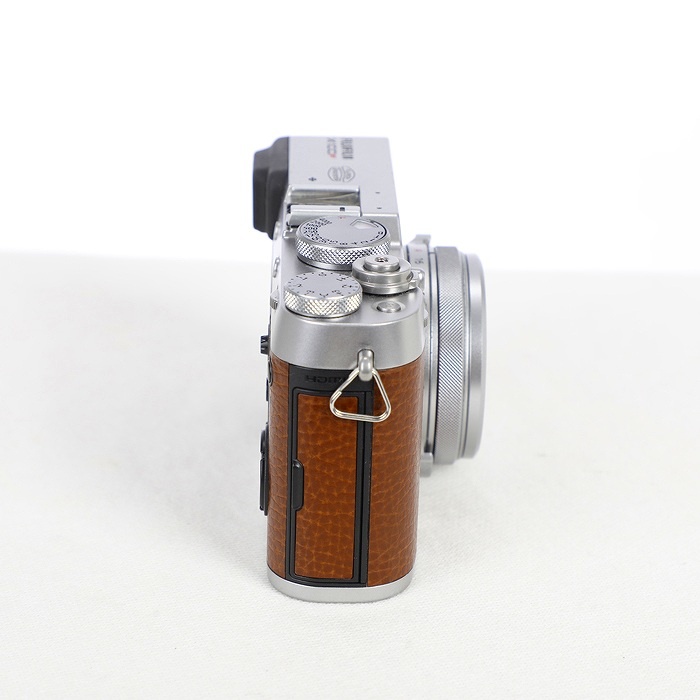 フジフイルム X100F ブラウン