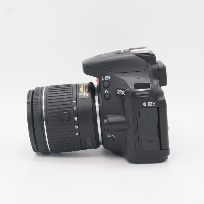 ニコン D5600 18-55VR レンズキツト