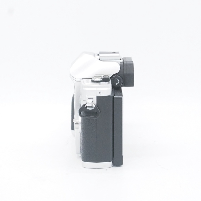 オリンパス OM-D E-M10 MARK4 ボデイ シルバー