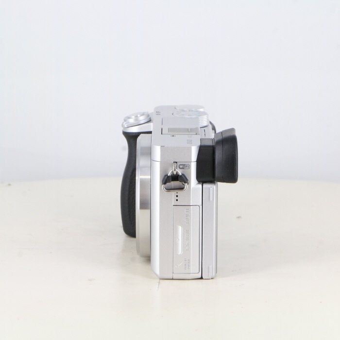 ソニー α6400 (ILCE-6400) ボディ シルバー