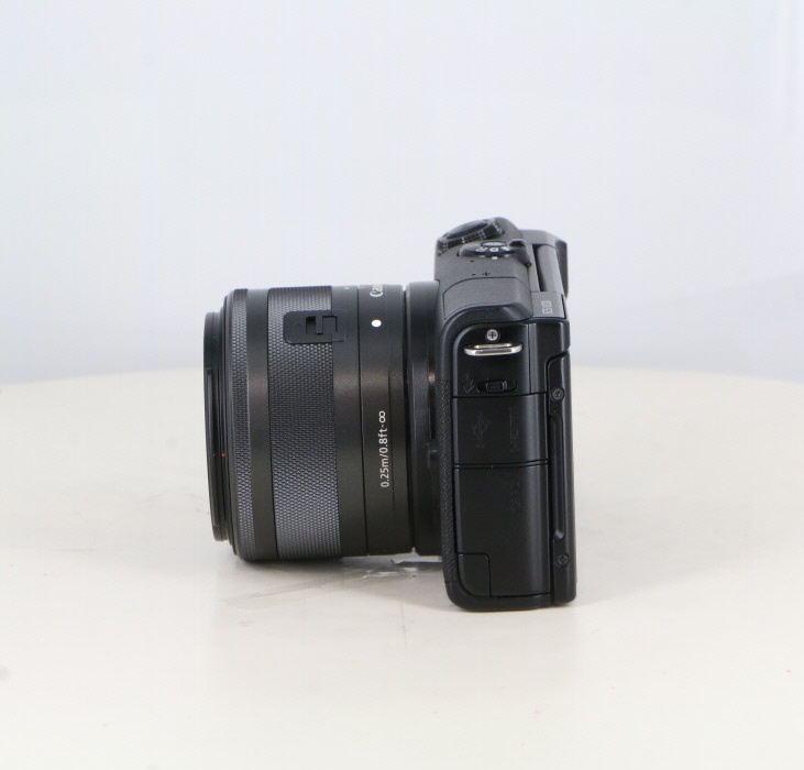 キヤノン EOSM200ブラック+EF-M15-45/3.5-6.3IS STM