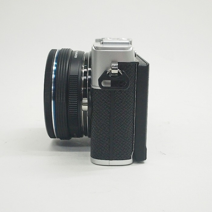オリンパス E-P7 14-42EZレンズキツト シルバー