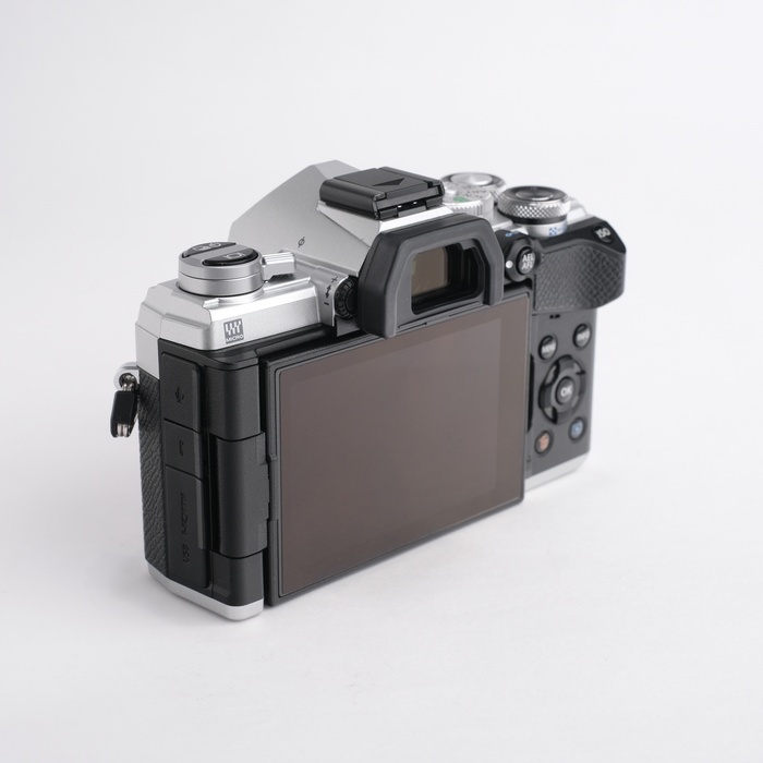オリンパス OM-D E-M5 MARKIII ボディ シルバー