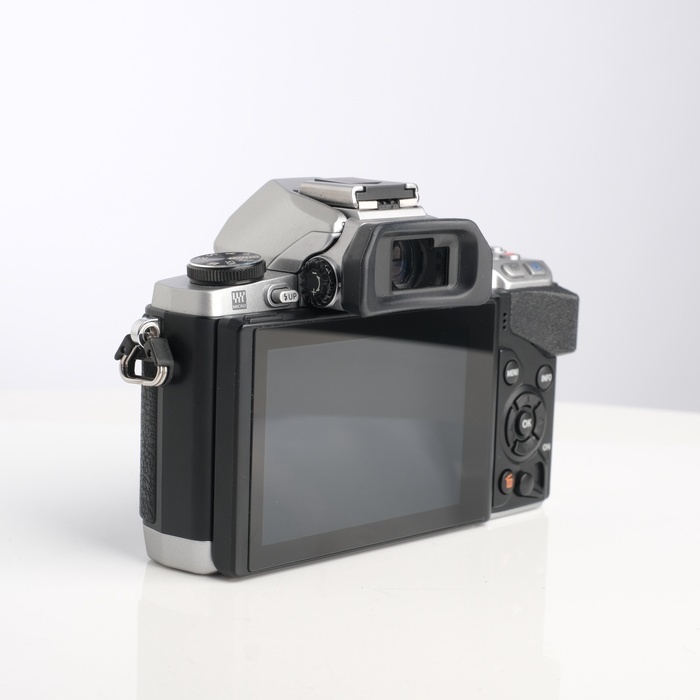 オリンパス OM-D E-M10 ボディ シルバー