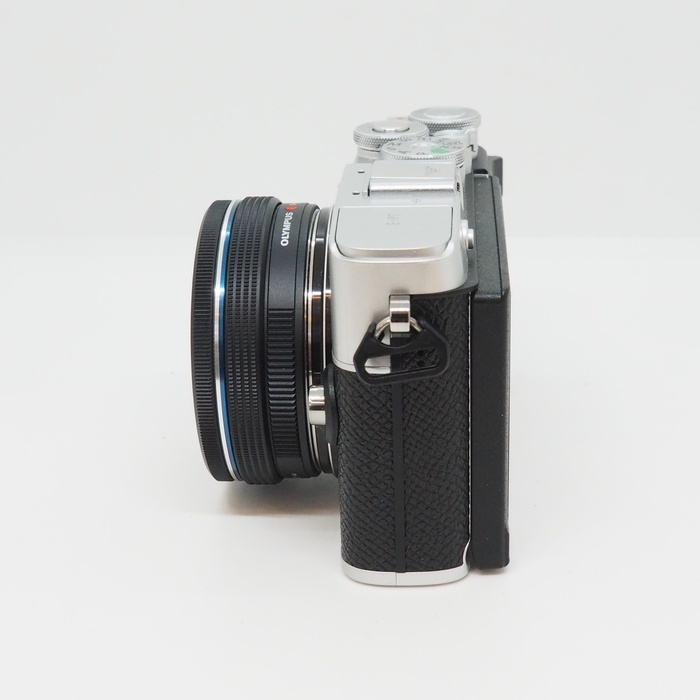 オリンパス  E-P7 14-42EZレンズキツト シルバー