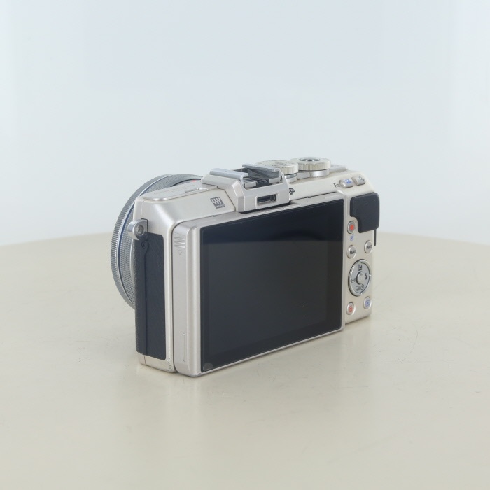 オリンパス PEN Lite E-PL7 14-42EZレンズキット シルバー