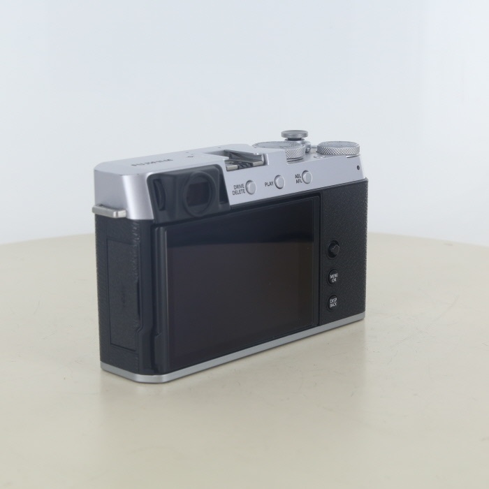 フジフイルム X-E4 ボディ シルバー