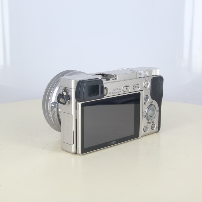 ソニー α6000 シルバー パワーズームレンズ(16/50/3.5-5.6)キット