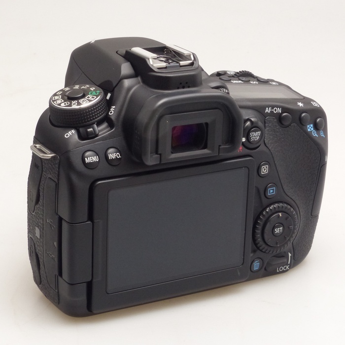 キヤノン EOS 80D ボデイ