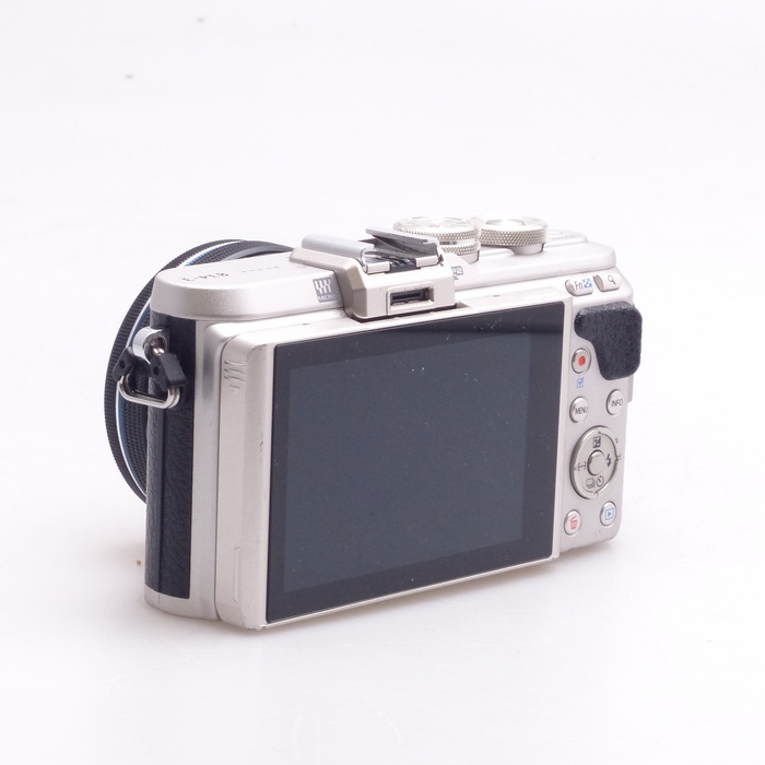 オリンパス E-PL8 14-42EZレンズキツト ブラツク ※充電器欠品