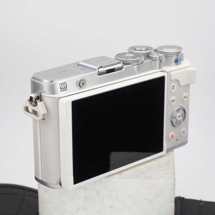オリンパス E-P7 ホワイト
