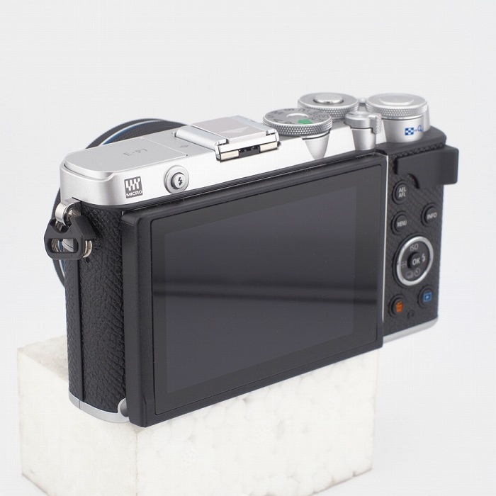 オリンパス E-P7+14-42EZ シルバー