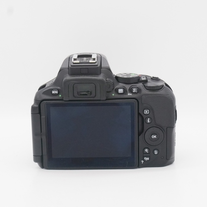ニコン D5600 18-55VR レンズキツト