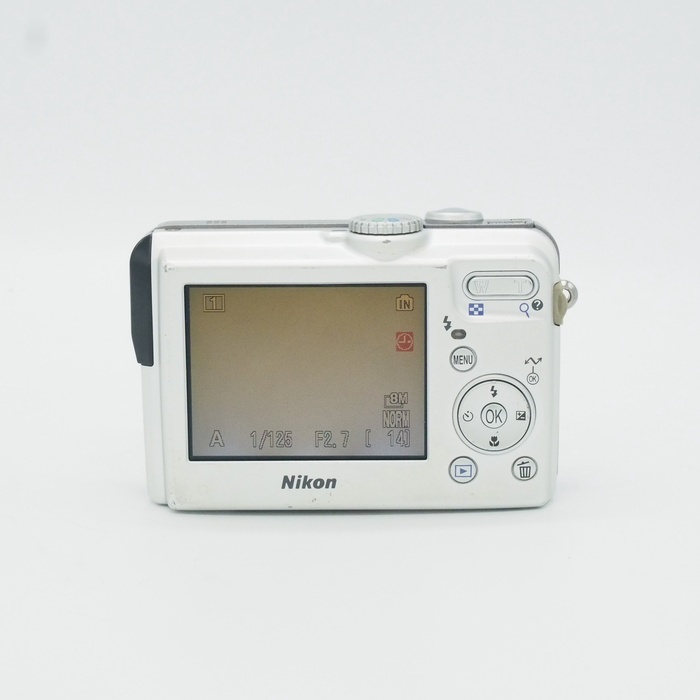 ニコン COOLPIX P1 プライムシルバー