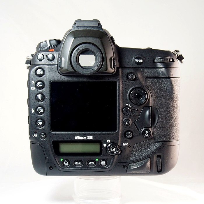 ニコン D5 (XQD-TYPE)