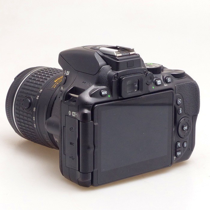 ニコン D5600 18-55VR レンズキツト