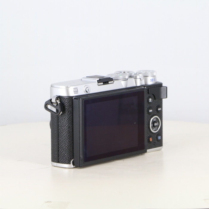 オリンパス E-P7 ボディ シルバー