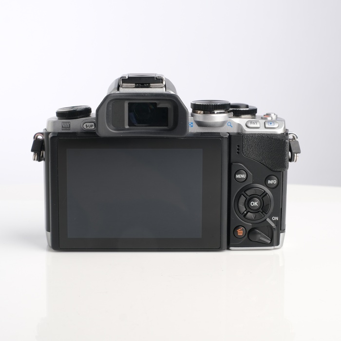 オリンパス OM-D E-M10 ボディ シルバー